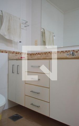 Casa à venda com 348m², 3 quartos e 5 vagasBanheiro da Suíte 1