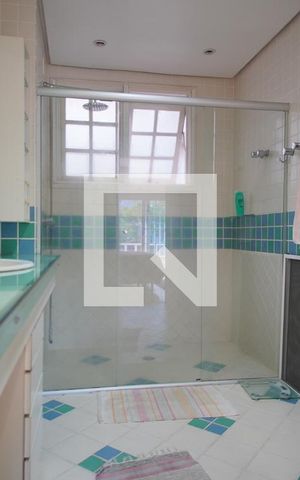 Casa à venda com 348m², 3 quartos e 5 vagasBanheiro da Suíte 2