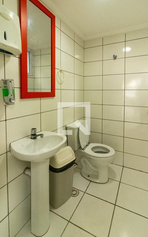 Apartamento para alugar com 57m², 2 quartos e 1 vaga Apartamento para alugar com 57m², 2 quartos e 1 vagaBanheiro do Salão de festas