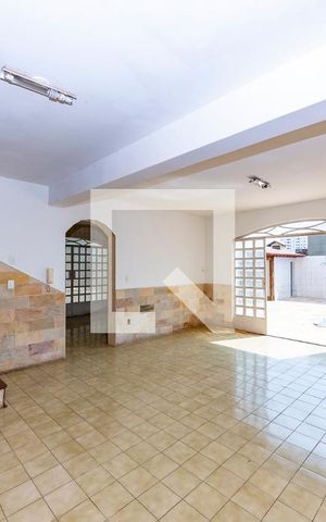 Casa à venda com 360m², 4 quartos e 4 vagas Casa à venda com 360m², 4 quartos e 4 vagasSala 4