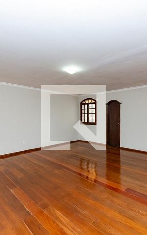 Casa à venda com 360m², 4 quartos e 4 vagas Casa à venda com 360m², 4 quartos e 4 vagasSala 1