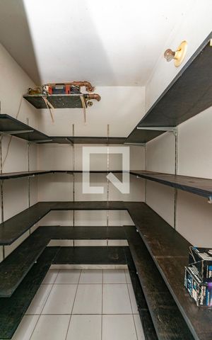 Casa à venda com 360m², 4 quartos e 4 vagas Casa à venda com 360m², 4 quartos e 4 vagasCozinha