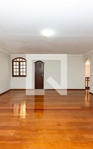 Casa à venda com 360m², 4 quartos e 4 vagas Casa à venda com 360m², 4 quartos e 4 vagasSala 1