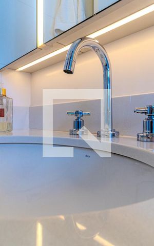 Apartamento à venda com 312m², 4 quartos e 4 vagasBanheiro da Suíte 1
