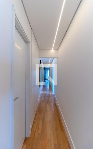 Apartamento à venda com 312m², 4 quartos e 4 vagasCorredor
