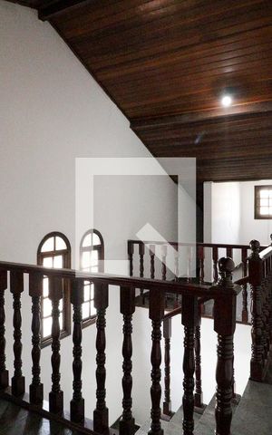 Casa à venda com 230m², 3 quartos e 4 vagas Casa à venda com 230m², 3 quartos e 4 vagasSotão