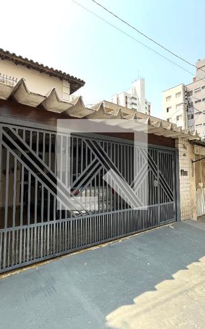 Casa para alugar com 142m², 4 quartos e 2 vagas Casa para alugar com 142m², 4 quartos e 2 vagasFachada