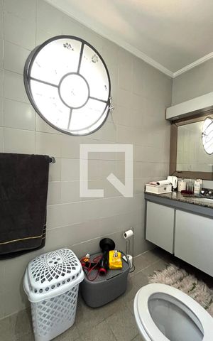 Casa para alugar com 142m², 4 quartos e 2 vagas Casa para alugar com 142m², 4 quartos e 2 vagasBanheiro da Suíte 1