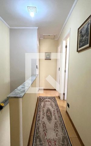 Casa para alugar com 142m², 4 quartos e 2 vagas Casa para alugar com 142m², 4 quartos e 2 vagasCorredor