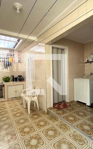 Casa para alugar com 142m², 4 quartos e 2 vagas Casa para alugar com 142m², 4 quartos e 2 vagasÁrea de Serviço