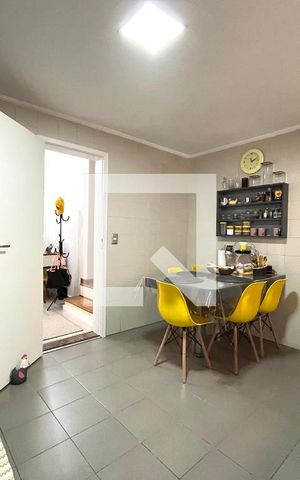 Casa para alugar com 142m², 4 quartos e 2 vagas Casa para alugar com 142m², 4 quartos e 2 vagasCozinha