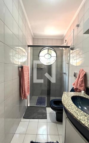 Casa para alugar com 142m², 4 quartos e 2 vagas Casa para alugar com 142m², 4 quartos e 2 vagasBanheiro Corredor
