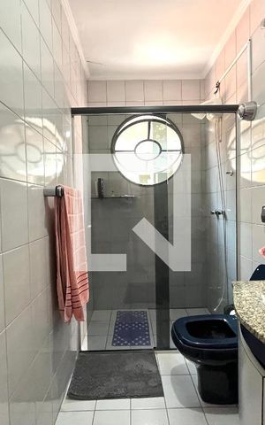 Casa para alugar com 142m², 4 quartos e 2 vagas Casa para alugar com 142m², 4 quartos e 2 vagasBanheiro Corredor