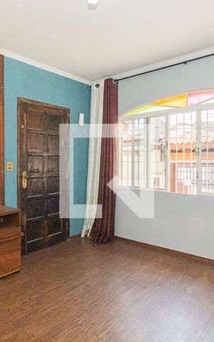 Casa à venda com 150m², 3 quartos e 2 vagas Casa à venda com 150m², 3 quartos e 2 vagasSala