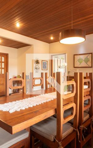 Casa para alugar com 300m², 4 quartos e 6 vagas Casa para alugar com 300m², 4 quartos e 6 vagasSala de Jantar