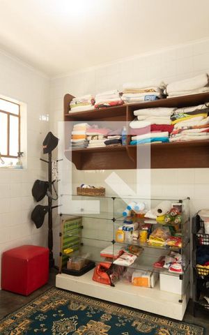 Casa para alugar com 300m², 4 quartos e 6 vagas Casa para alugar com 300m², 4 quartos e 6 vagasQuarto de Serviço
