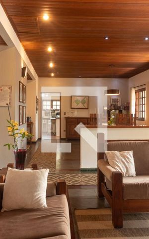 Casa para alugar com 300m², 4 quartos e 6 vagas Casa para alugar com 300m², 4 quartos e 6 vagasSala