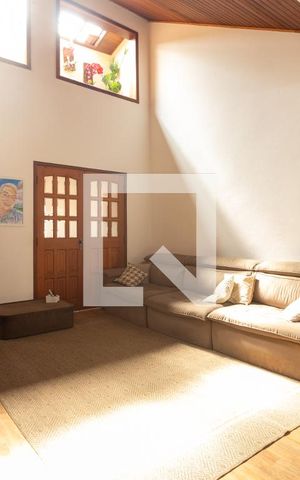 Casa para alugar com 300m², 4 quartos e 6 vagas Casa para alugar com 300m², 4 quartos e 6 vagasSala de TV