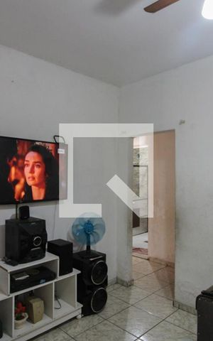 Casa à venda com 450m², 4 quartos e 6 vagas Casa à venda com 450m², 4 quartos e 6 vagasSala de TV