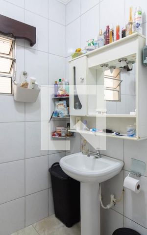 Casa à venda com 175m², 3 quartos e 2 vagas Casa à venda com 175m², 3 quartos e 2 vagasBanheiro