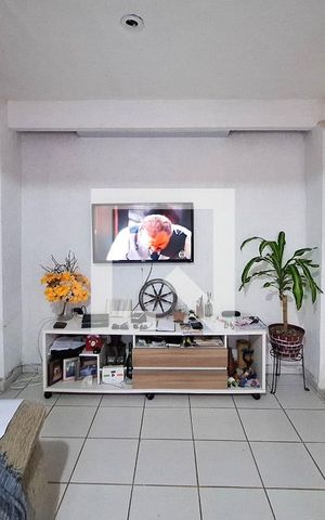 Casa à venda com 80m², 2 quartos e 1 vaga Casa à venda com 80m², 2 quartos e 1 vagaSala