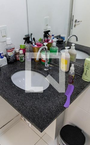 Apartamento à venda com 45m², 2 quartos e 1 vaga Apartamento à venda com 45m², 2 quartos e 1 vagaBanheiro