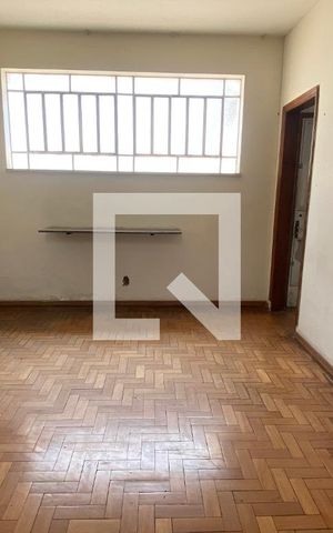 Casa para alugar com 500m², 8 quartos e 2 vagasSala