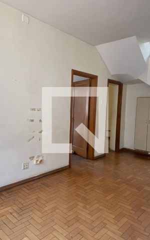 Casa para alugar com 500m², 8 quartos e 2 vagasSala