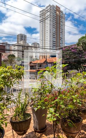 Casa à venda com 152m², 3 quartos e 2 vagasVaranda