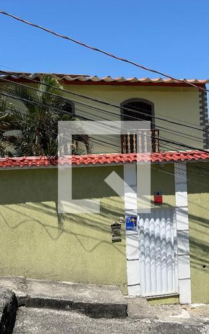 Casa à venda com 317m², 3 quartos e 3 vagasFachada + plaquinha