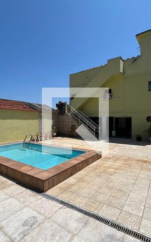 Casa à venda com 317m², 3 quartos e 3 vagasPiscina