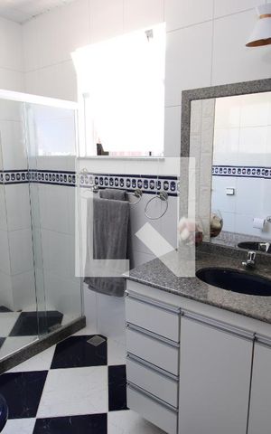 Casa à venda com 317m², 3 quartos e 3 vagasBanheiro 1