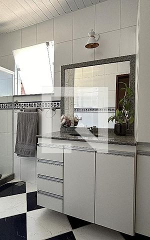Casa à venda com 317m², 3 quartos e 3 vagasBanheiro 1