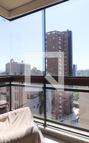 Apartamento à venda com 250m², 3 quartos e 3 vagas Apartamento à venda com 250m², 3 quartos e 3 vagasSacada/Suíte