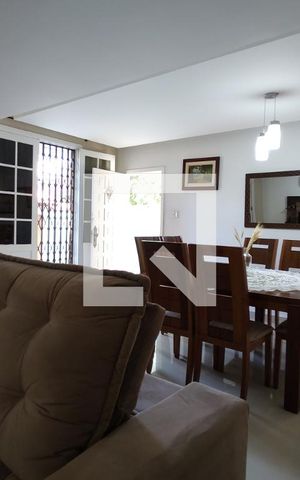 Casa de condomínio à venda com 290m², 4 quartos e 2 vagas Casa de condomínio à venda com 290m², 4 quartos e 2 vagasSala