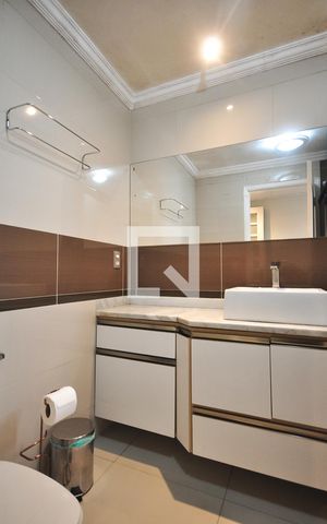 Apartamento à venda com 70m², 2 quartos e 1 vaga Apartamento à venda com 70m², 2 quartos e 1 vagaBanheiro