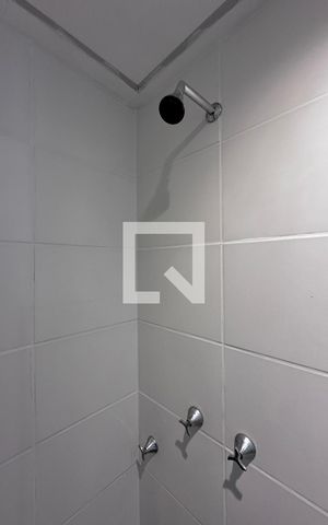Studio para alugar com 25m², 0 quarto e sem vaga Studio para alugar com 25m², 0 quarto e sem vagaBanheiro