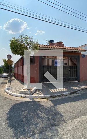 Casa à venda com 84m², 2 quartos e 3 vagas Casa à venda com 84m², 2 quartos e 3 vagasFachada com plaquinha