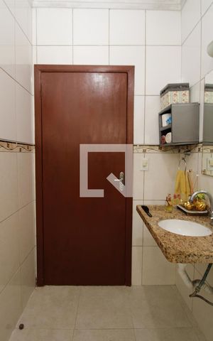 Casa à venda com 84m², 2 quartos e 3 vagasBanheiro 2