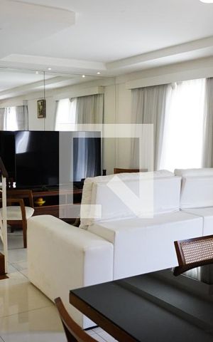 Casa de condomínio à venda com 235m², 4 quartos e 2 vagasSala