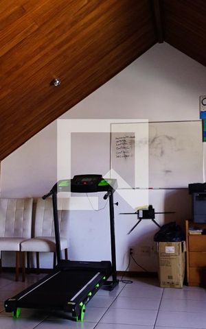 Casa de condomínio à venda com 235m², 4 quartos e 2 vagasSotao