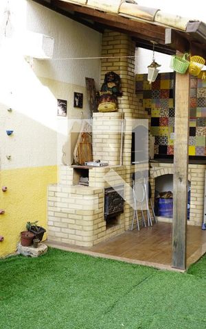 Casa de condomínio à venda com 235m², 4 quartos e 2 vagasQuintal - Fundos - Area Gourmet