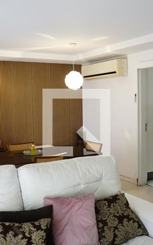 Casa de condomínio à venda com 235m², 4 quartos e 2 vagasSala