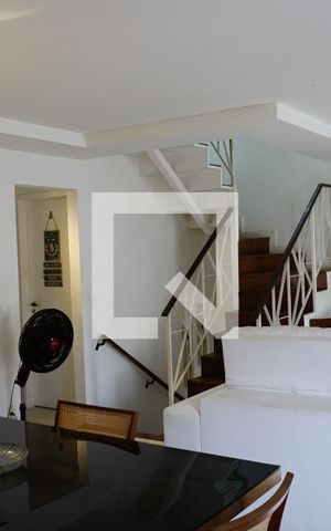 Casa de condomínio à venda com 235m², 4 quartos e 2 vagasSala
