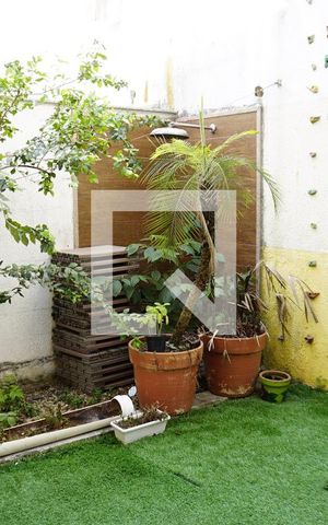 Casa de condomínio à venda com 235m², 4 quartos e 2 vagasQuintal - Fundos