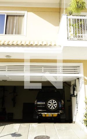 Casa de condomínio à venda com 235m², 4 quartos e 2 vagasFachada da Casa
