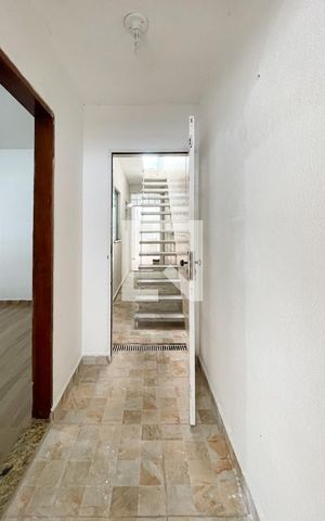 Casa à venda com 254m², 5 quartos e 2 vagas Casa à venda com 254m², 5 quartos e 2 vagasEntrada