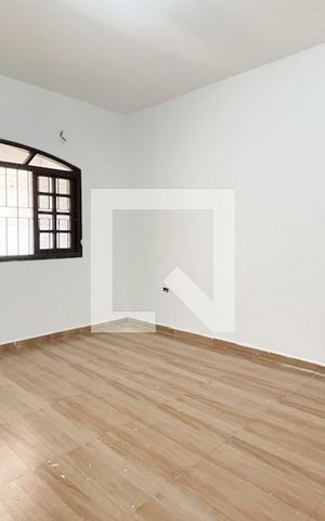Casa à venda com 254m², 5 quartos e 2 vagas Casa à venda com 254m², 5 quartos e 2 vagasSala - Casa 1