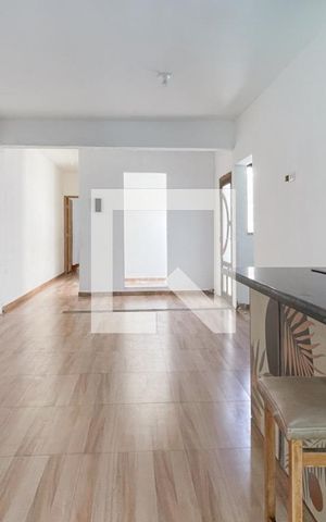 Casa à venda com 254m², 5 quartos e 2 vagas Casa à venda com 254m², 5 quartos e 2 vagasSala - Casa 2