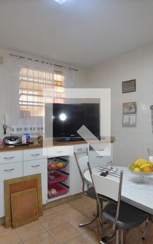 Casa à venda com 430m², 2 quartos e 2 vagasCozinha